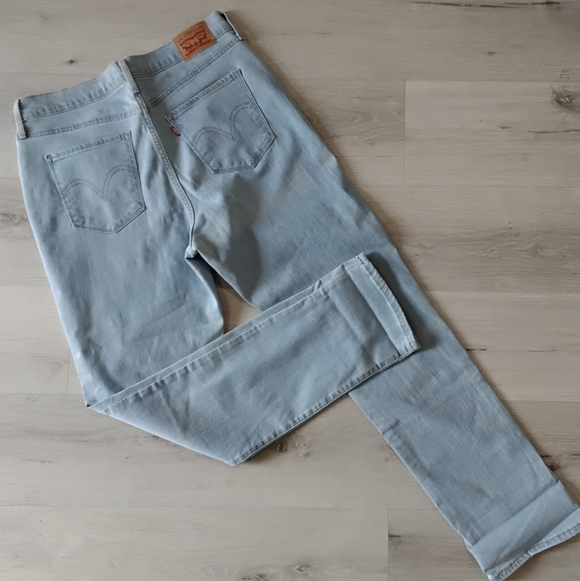 Women's Levi Classic Straight Jeans - Picture 2 of 6